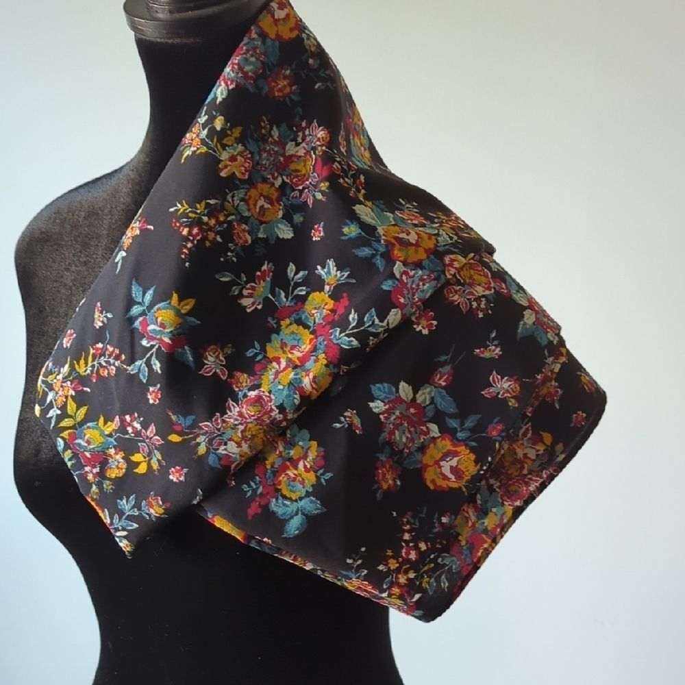 Retro Floral Scarf Wrangler
